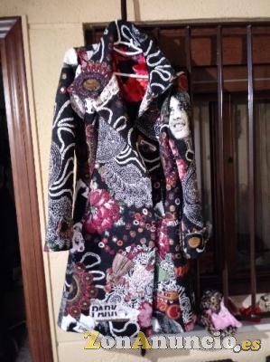 Abrigo marca Desigual